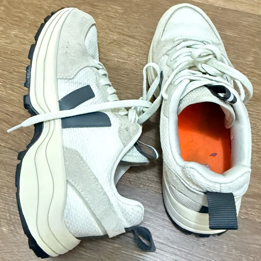 Veja Venturi II Hexamesh Women's Cream Suede Sneaker Size 9Lace-Up